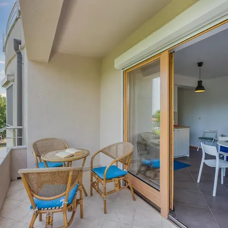 Apartment Good Life - Happy