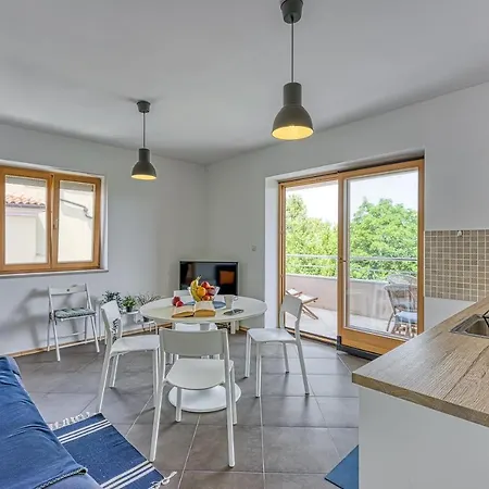 Good Life - Happy * Pula