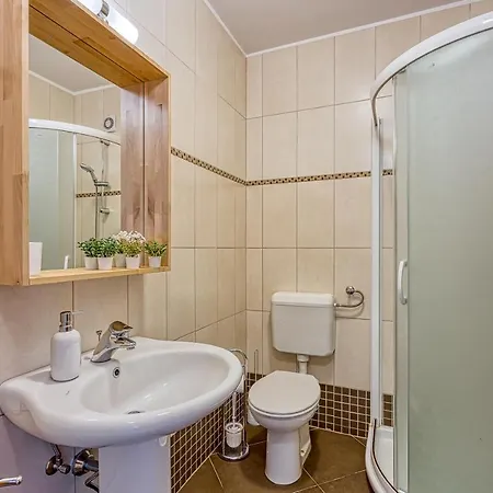 Apartment Good Life - Happy