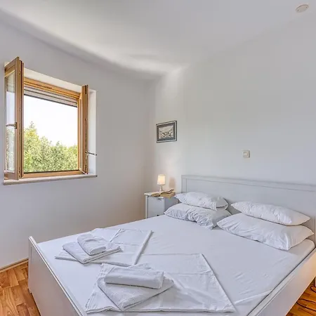 Apartment Good Life - Happy