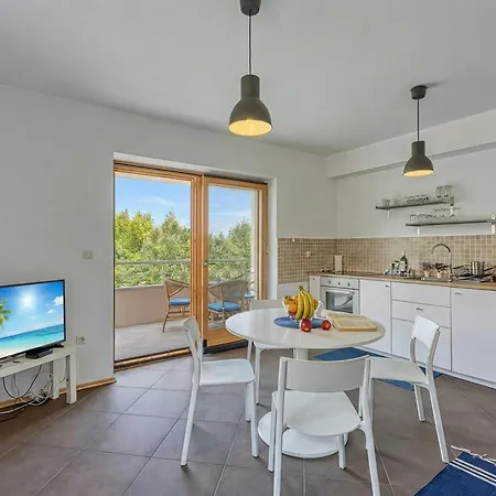 Apt Good Life | Walk To Beach - Happy Rentals Apartment