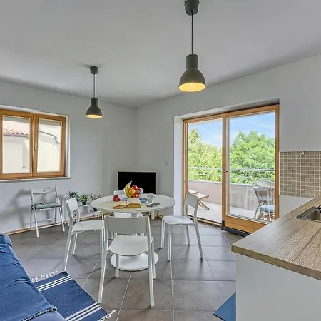 Apt Good Life | Walk To Beach - Happy Rentals *
