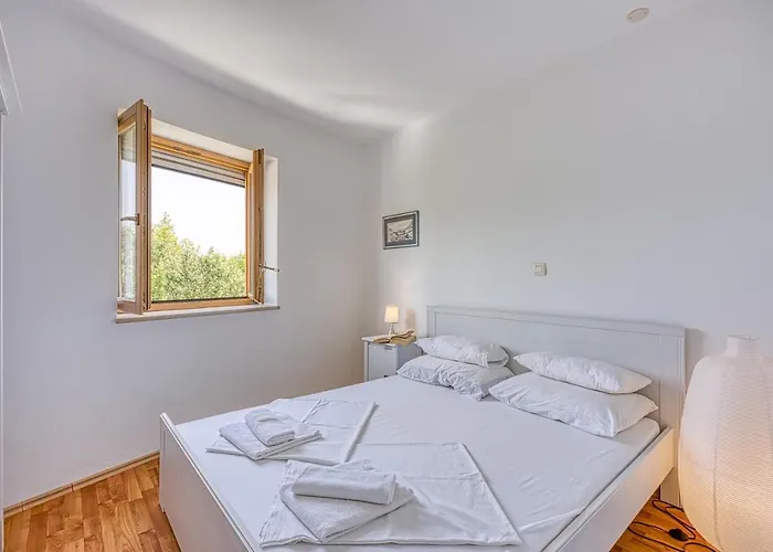 Apartment Good Life - Happy